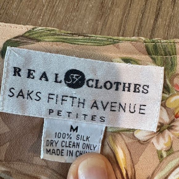 Saks Fifth Avenue Real Clothes Long Sleeve Button Down 100% Silk Blouse Size PM - Picture 6 of 6